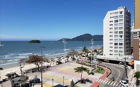 Belo apartamento compartilhado beira mar no centro de BC